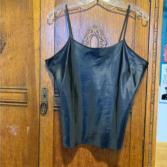 Patterned Button-Up Blouse - Picture 7 of 7